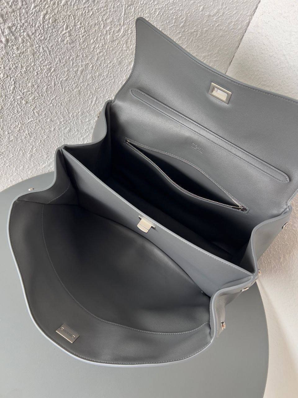 Сумка Balenciaga Rodeo medium 8