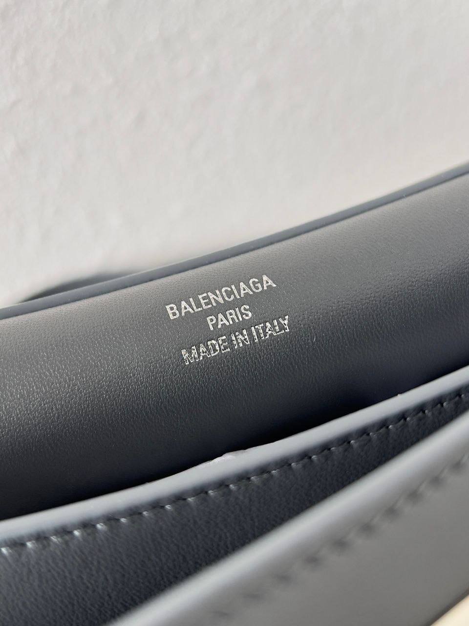 Сумка Balenciaga Rodeo medium 9