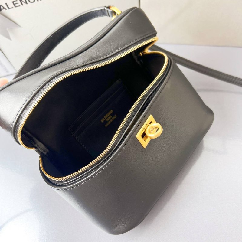 Косметичка Balenciaga Rodeo 8
