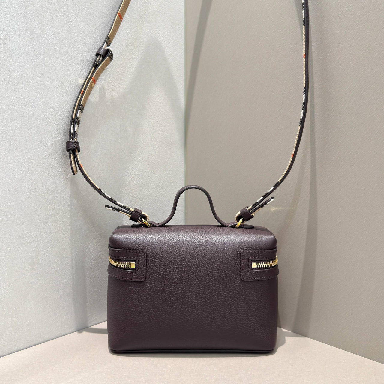 Сумка Burberry Bloomsbury Vanity 2