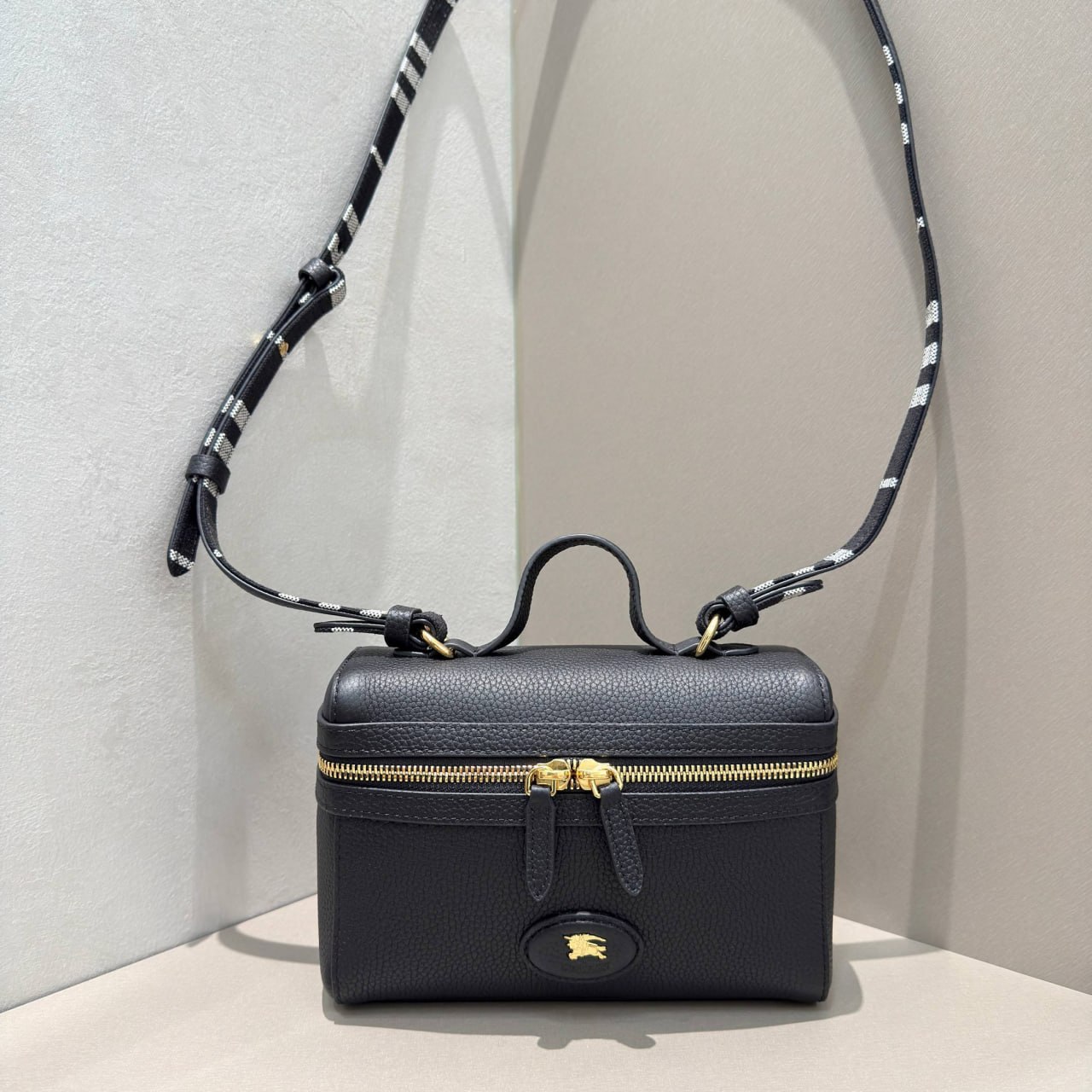 Сумка Burberry Bloomsbury Vanity