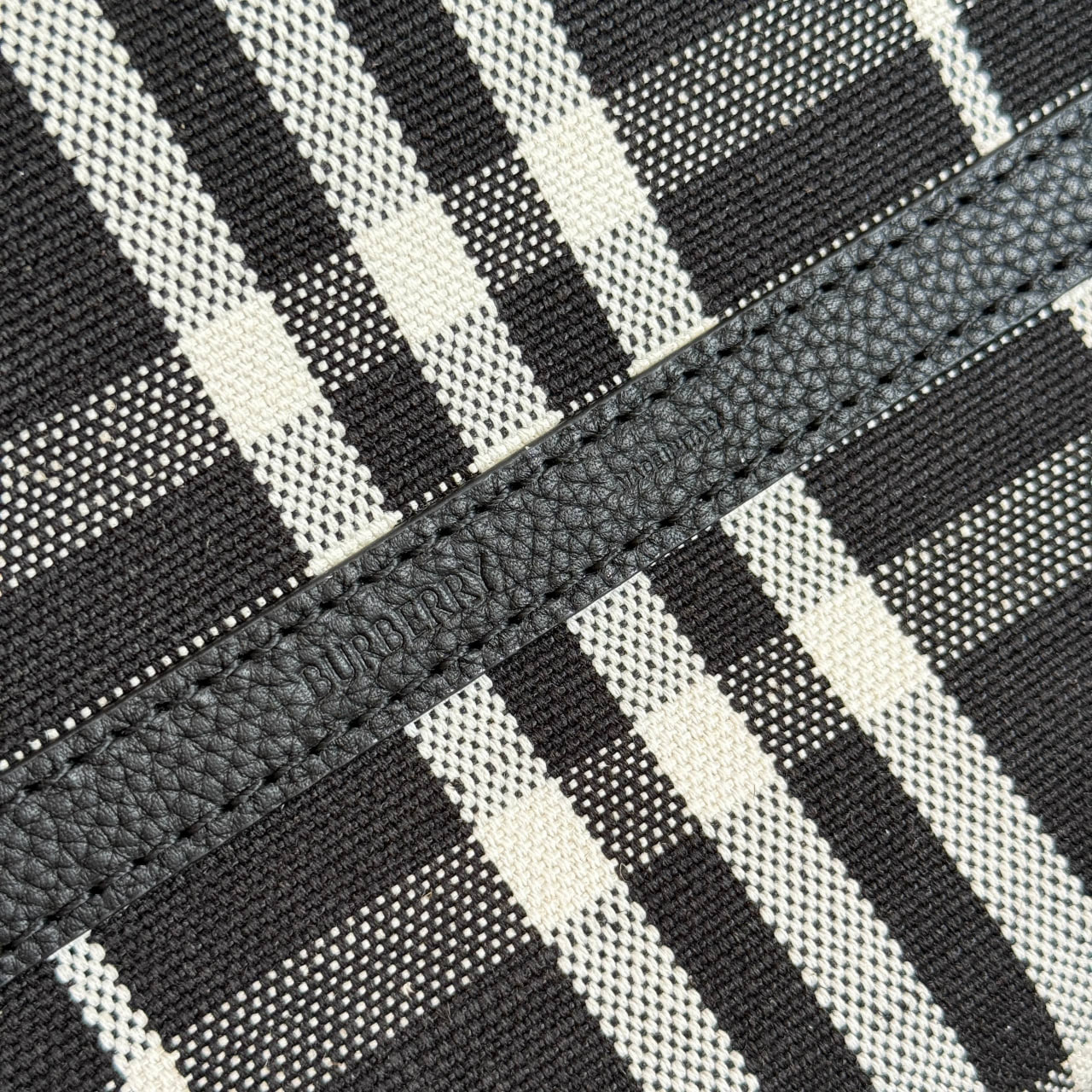 Сумка Burberry Bloomsbury Vanity 8