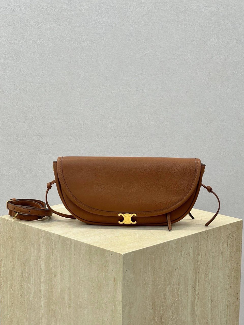 Сумка Celine Half Moon Soft Triomphe