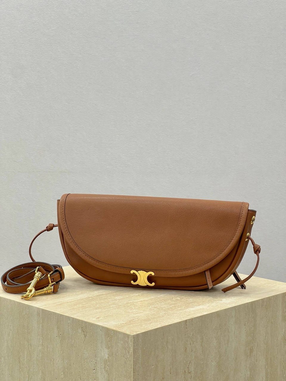 Сумка Celine Half Moon Soft Triomphe 3