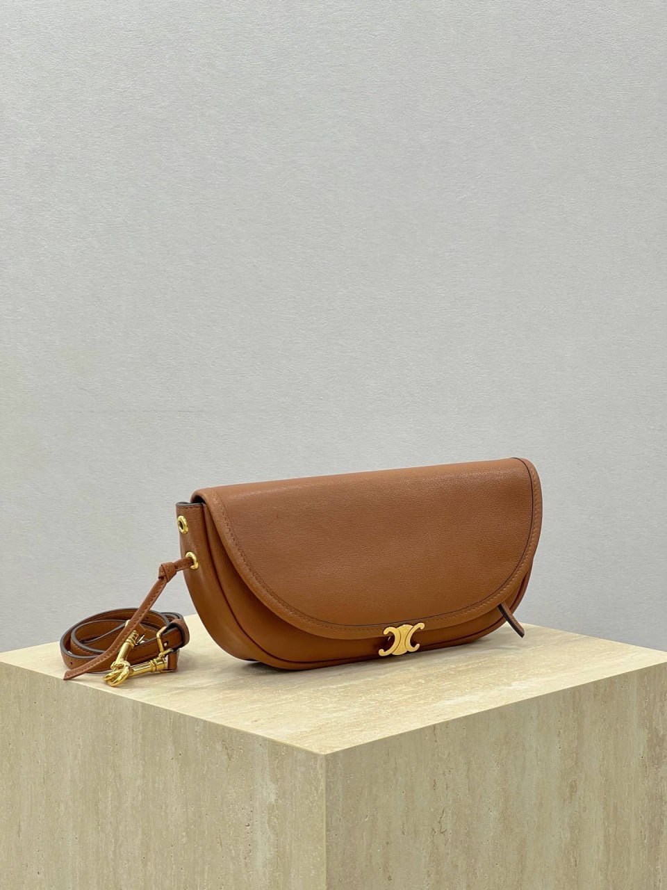 Сумка Celine Half Moon Soft Triomphe 4