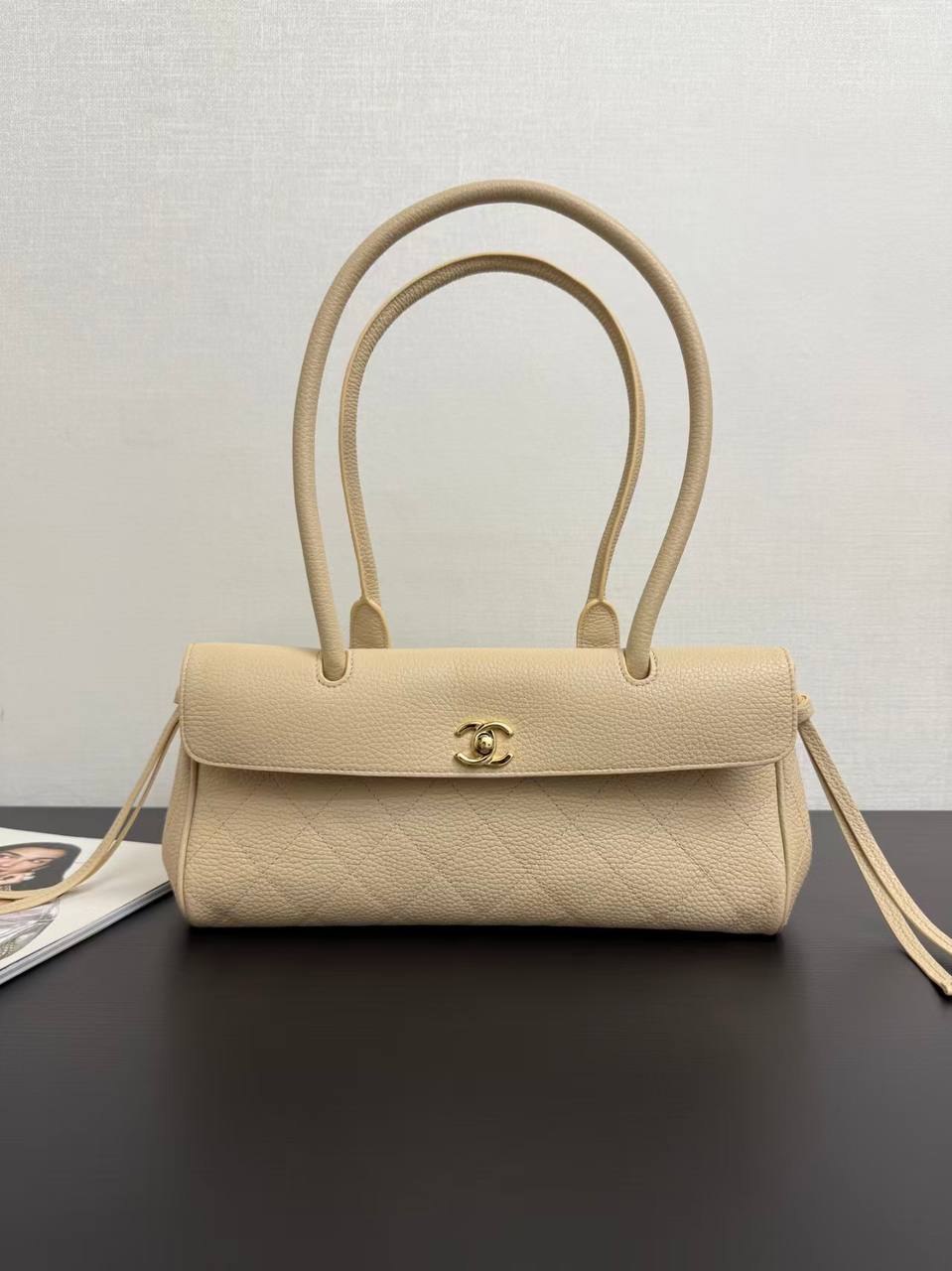 Бежевый