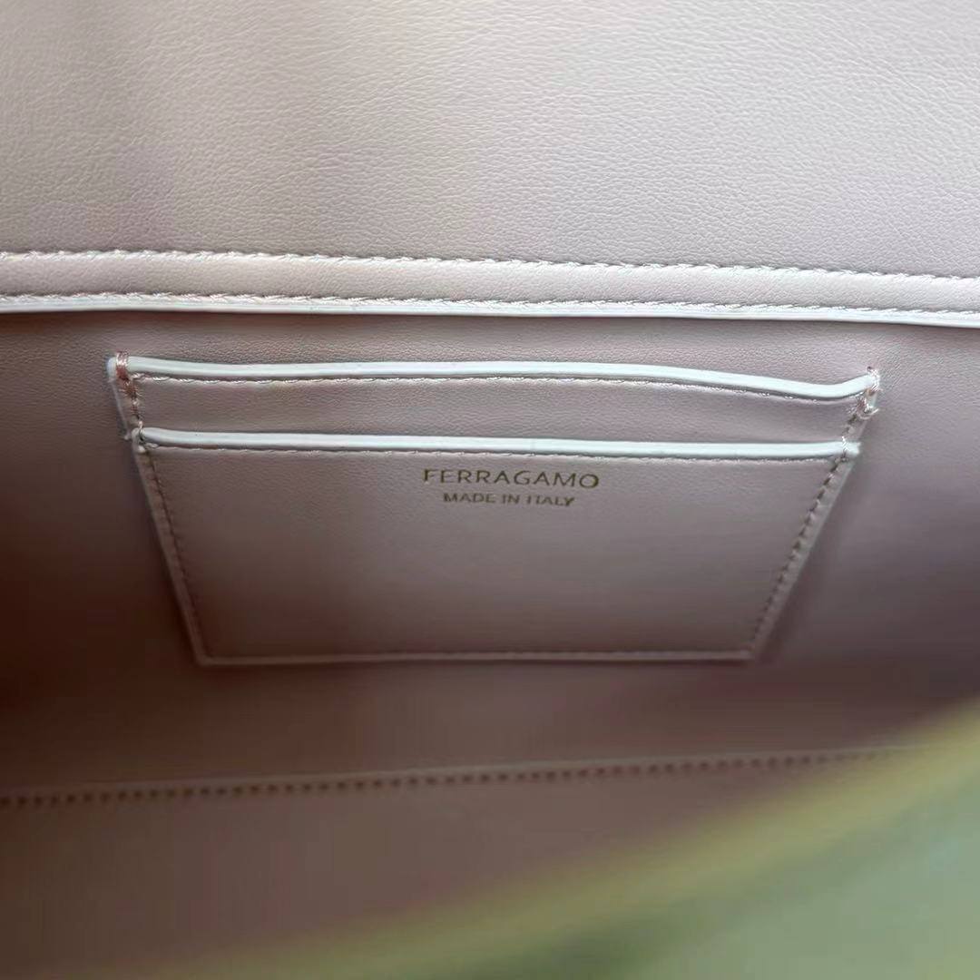 Сумка Ferragamo 10