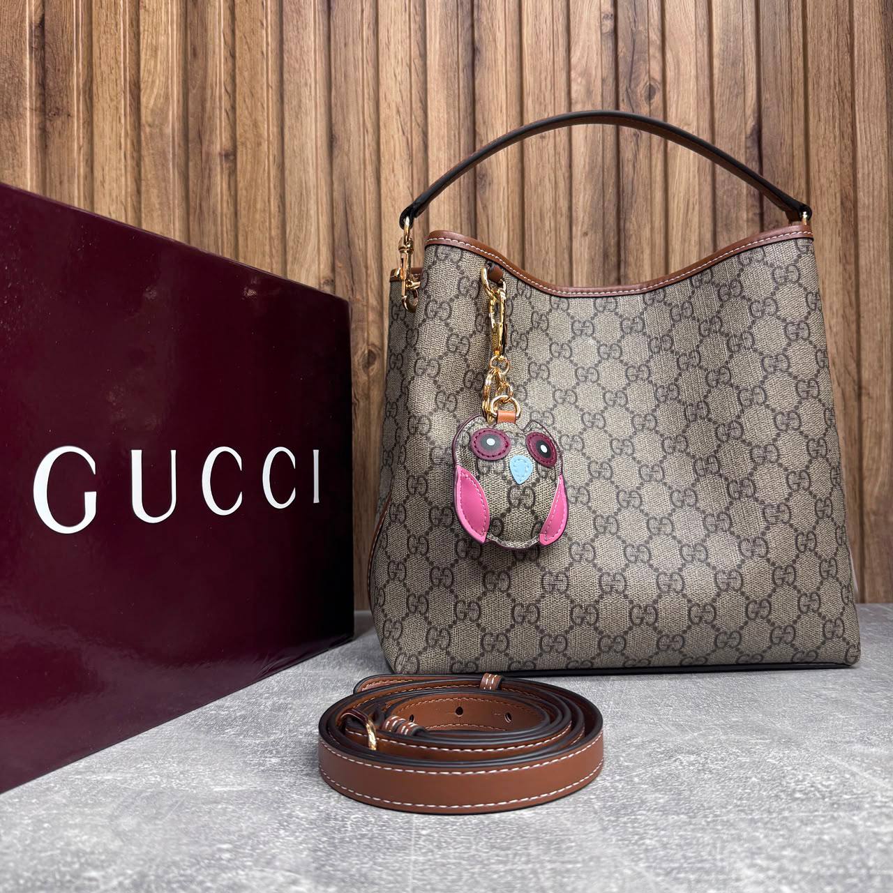 Сумка Gucci Emblem Medium