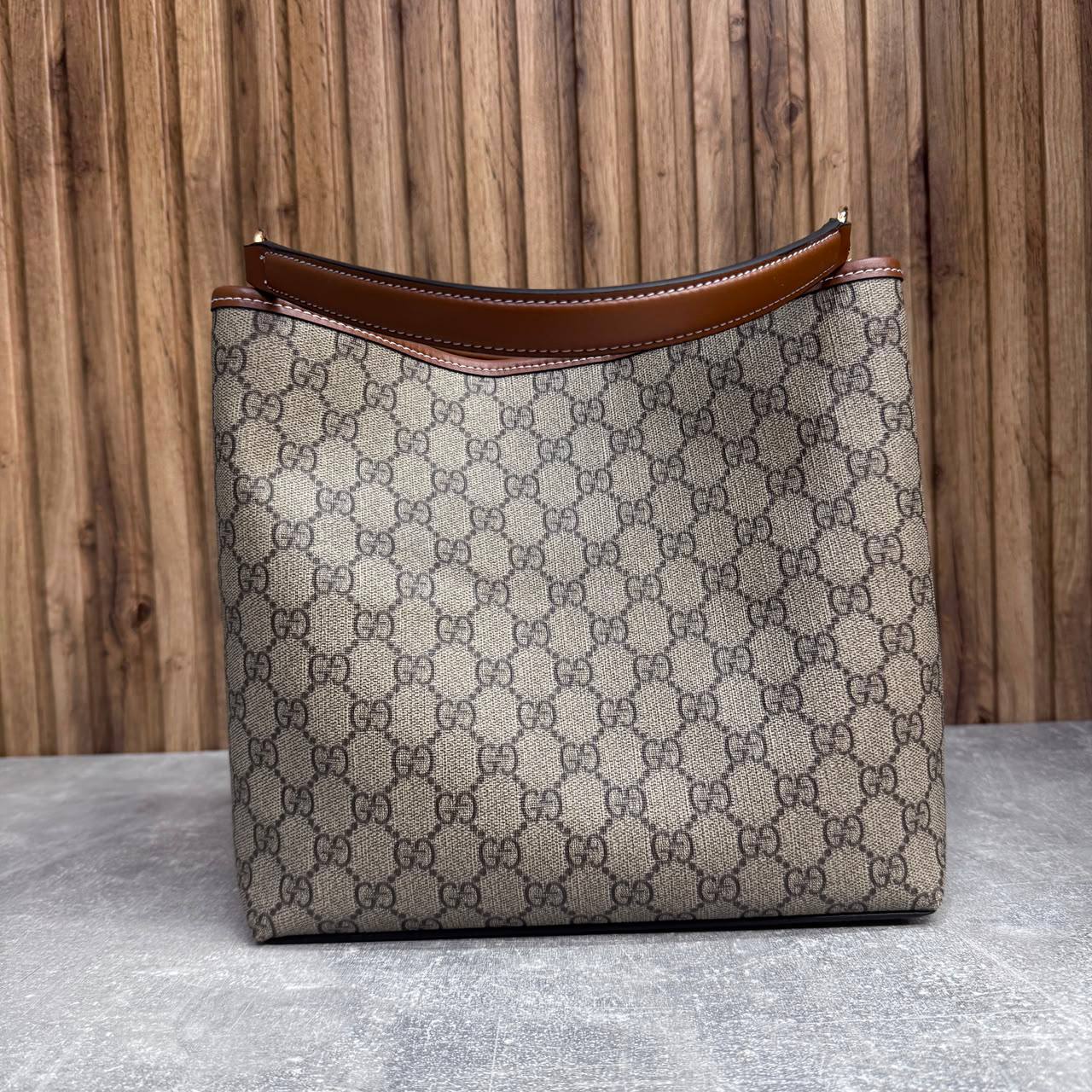 Сумка Gucci Emblem Medium 2