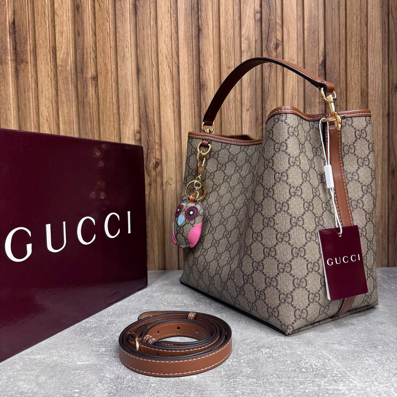 Сумка Gucci Emblem Medium 3