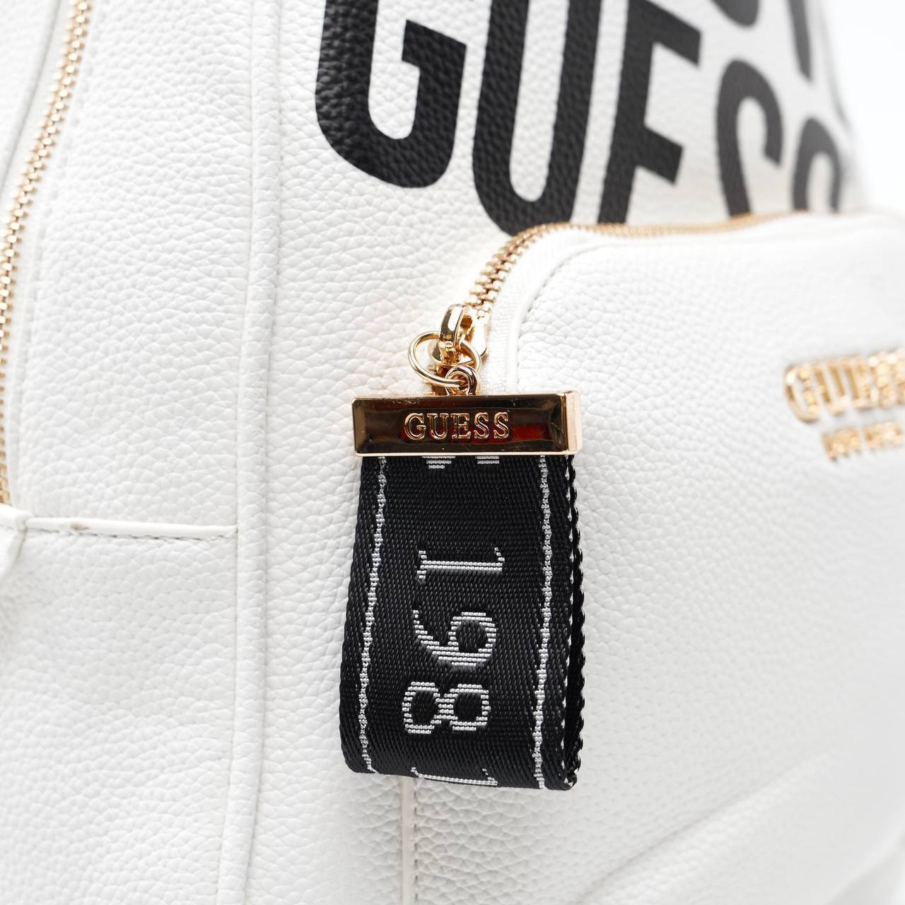 Рюкзак Guess 10