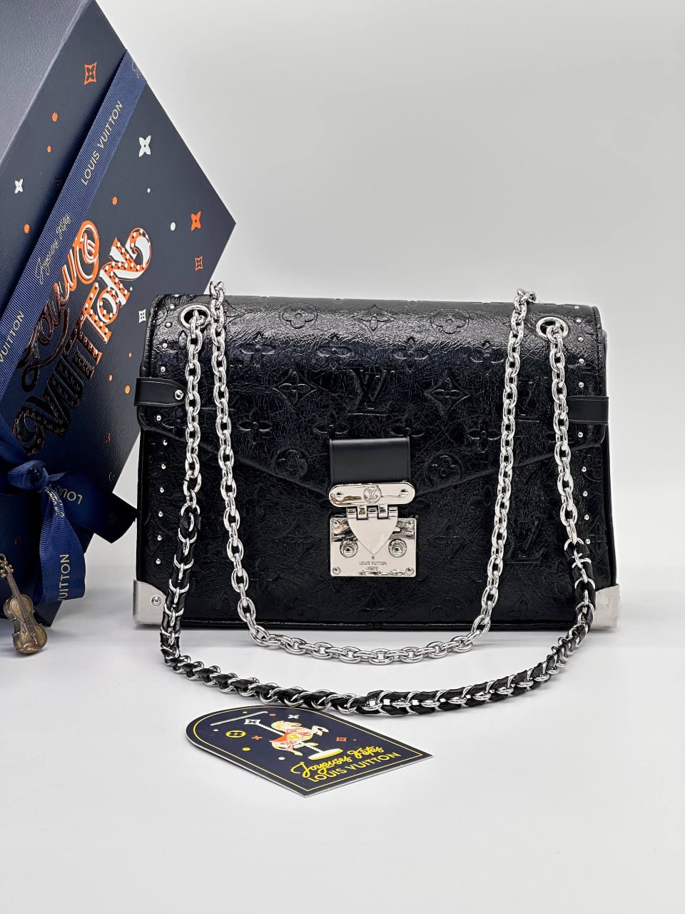 Клатч Louis Vuitton 1