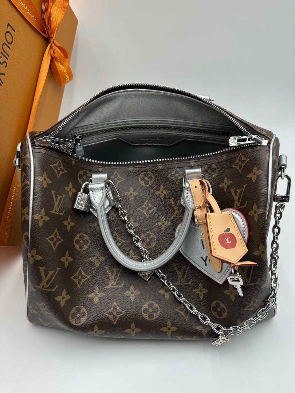 Сумка Louis Vuitton 8