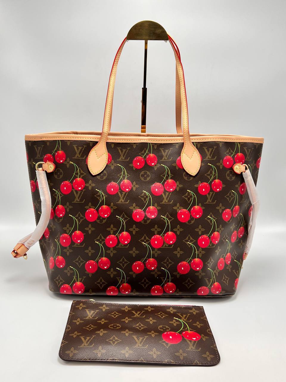 Коричневый monogram cherry