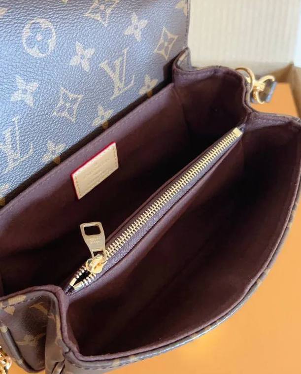 Клатч Louis Vuitton 9