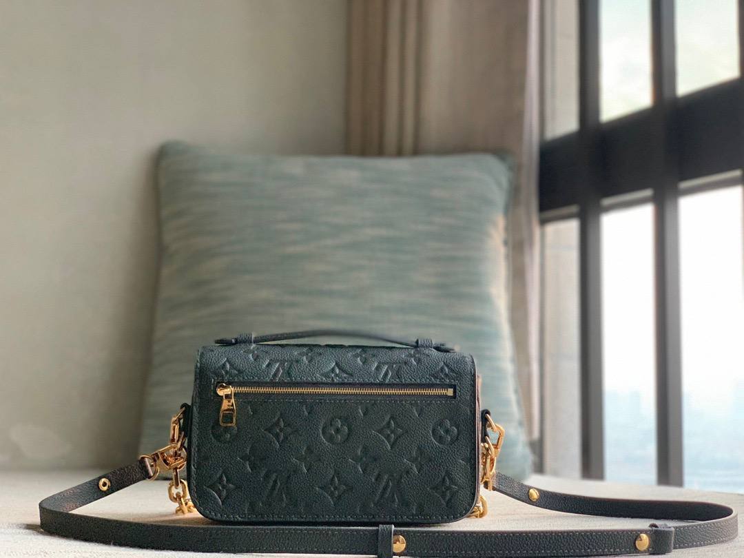 Клатч Louis Vuitton 5