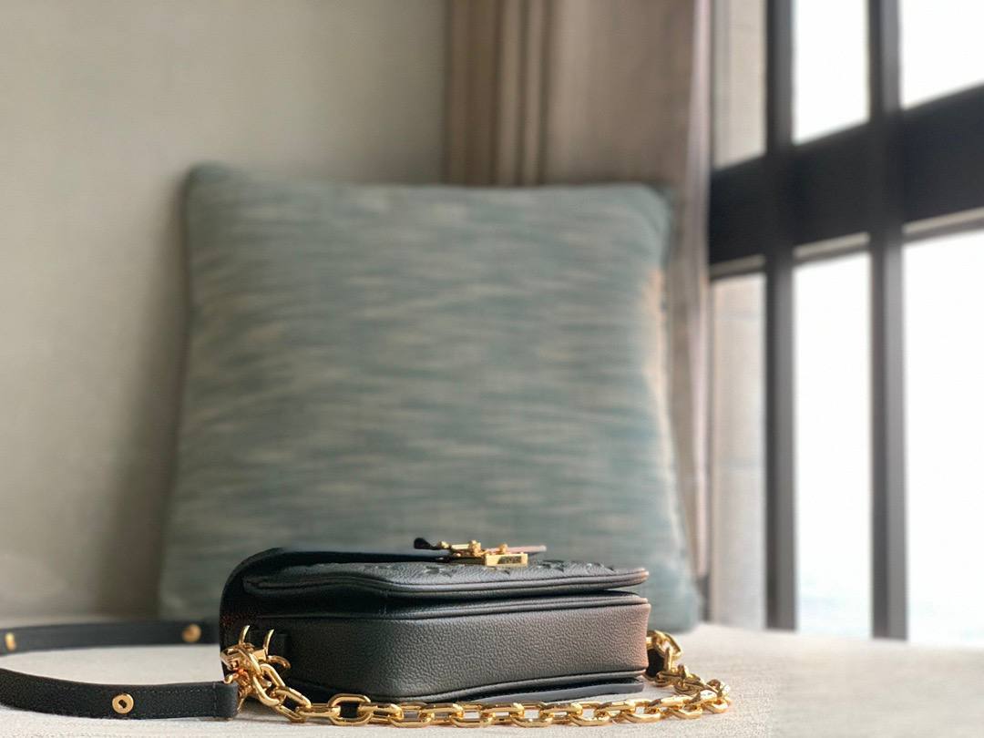 Клатч Louis Vuitton 6