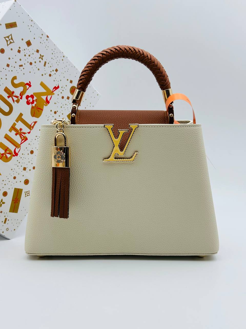Сумка Louis Vuitton Capucines