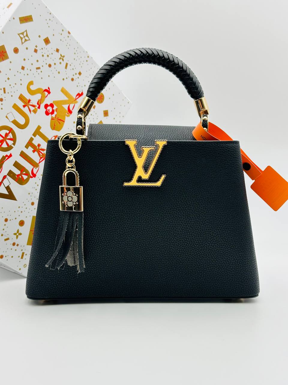 Сумка Louis Vuitton Capucines