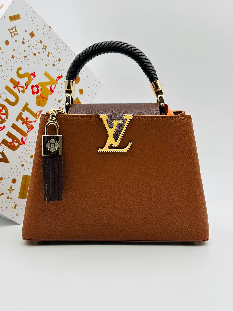 Сумка Louis Vuitton Capucines