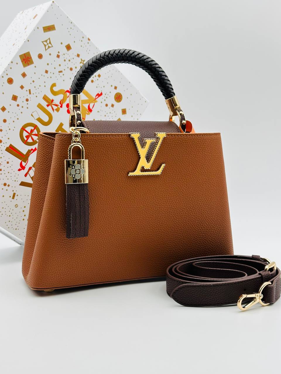 Сумка Louis Vuitton Capucines 3