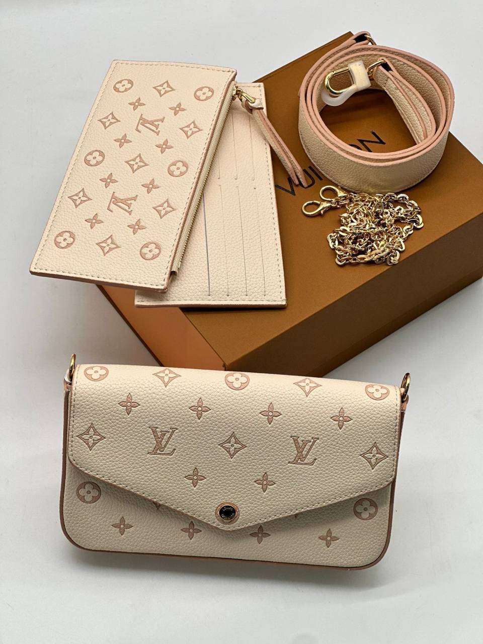 Клатч Louis Vuitton 3