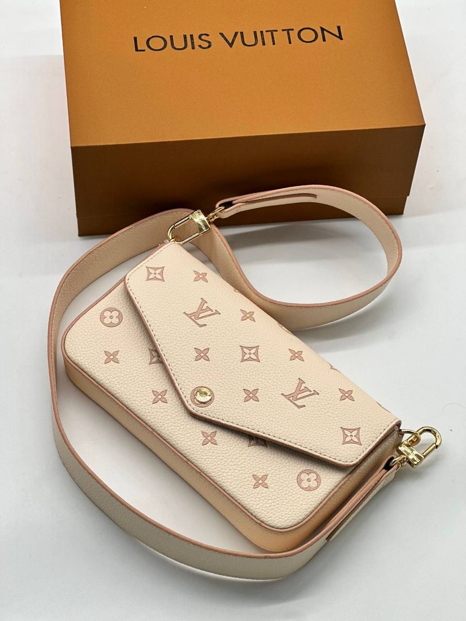 Клатч Louis Vuitton 5