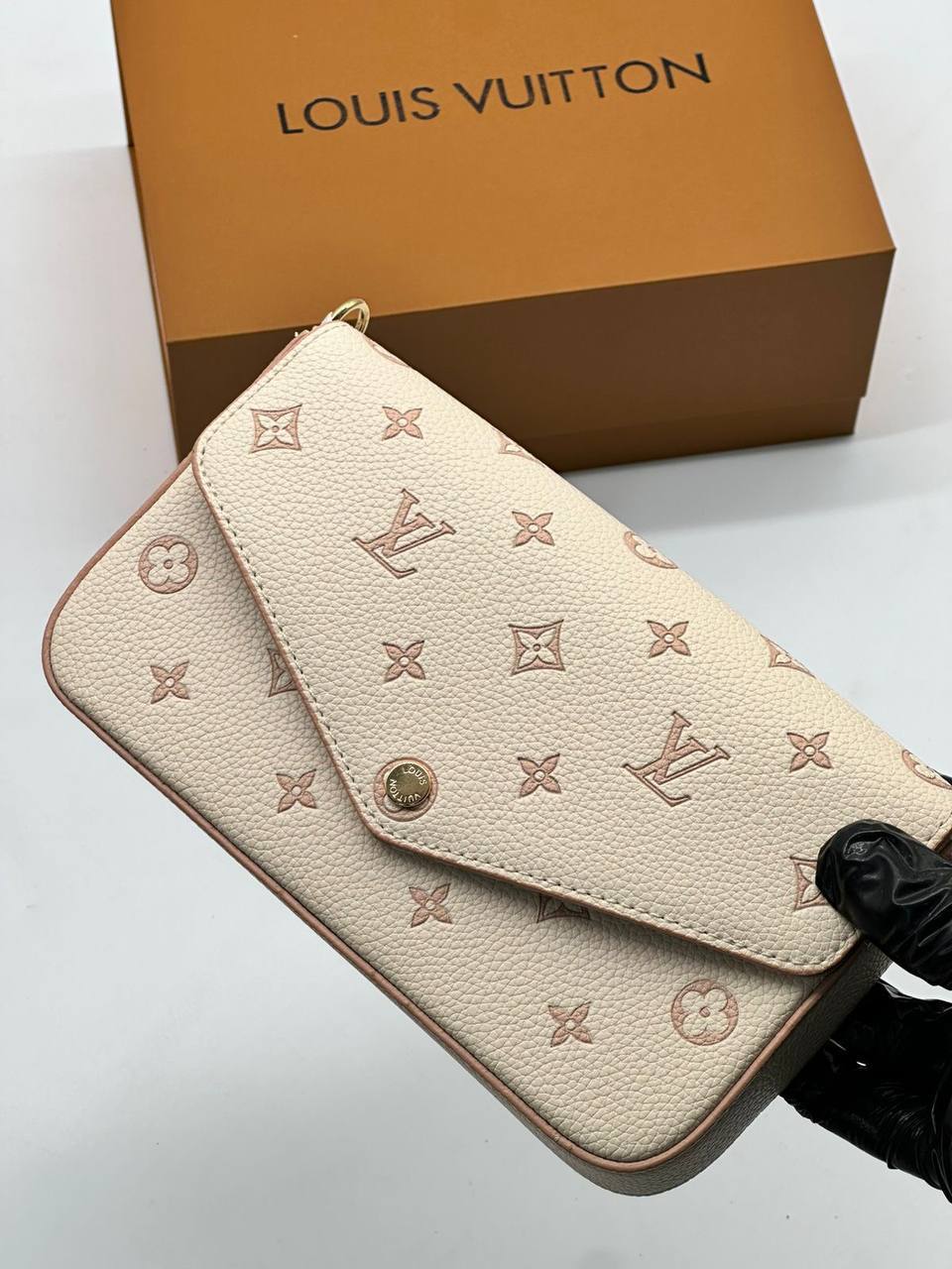 Клатч Louis Vuitton 6