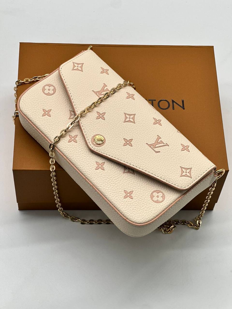 Клатч Louis Vuitton 7