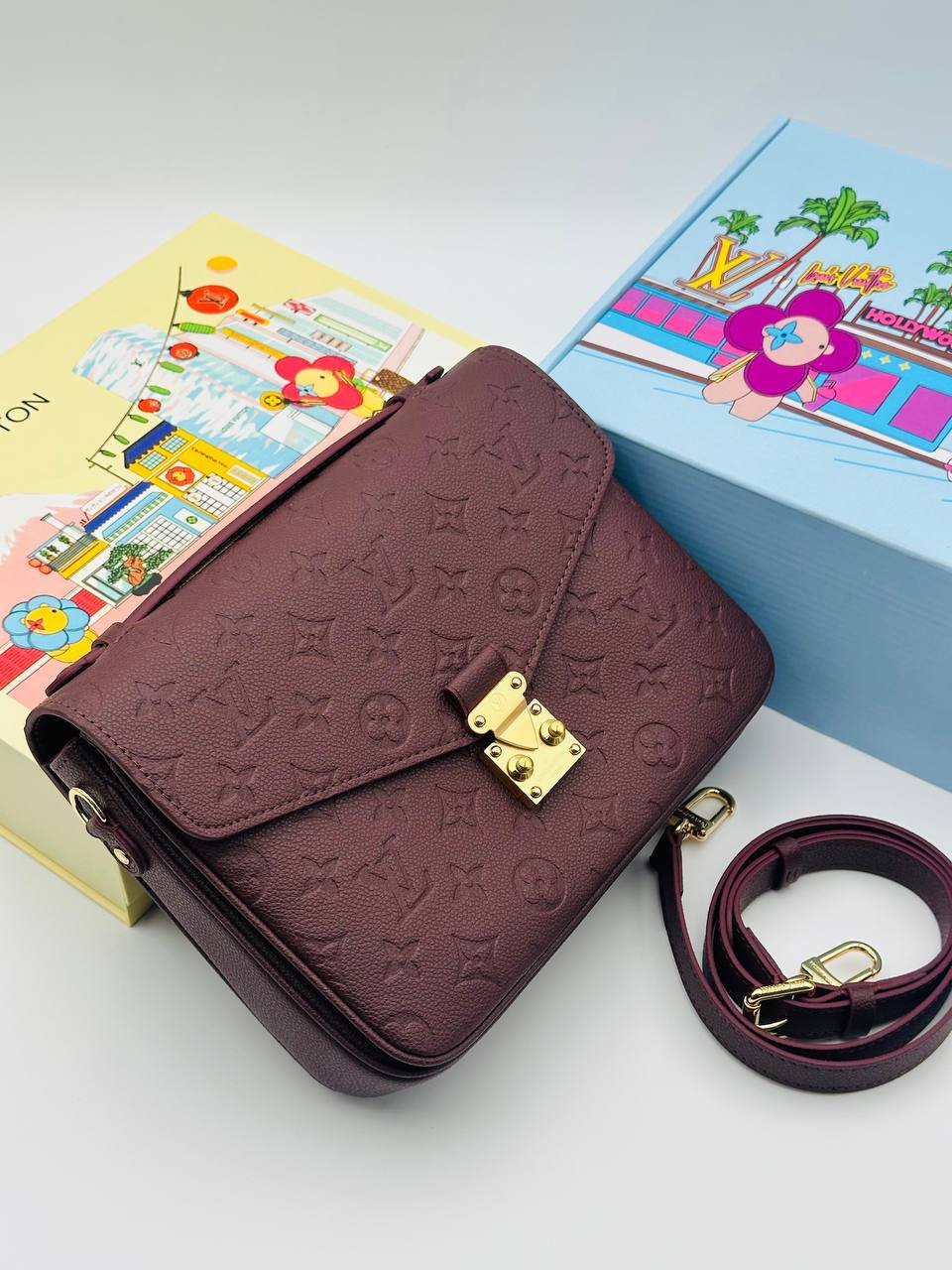 Клатч Louis Vuitton 1