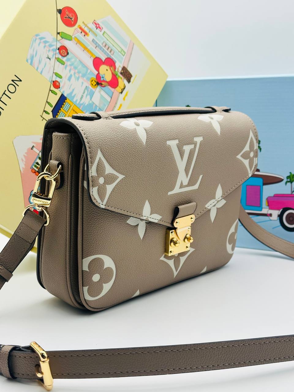 Клатч Louis Vuitton 2