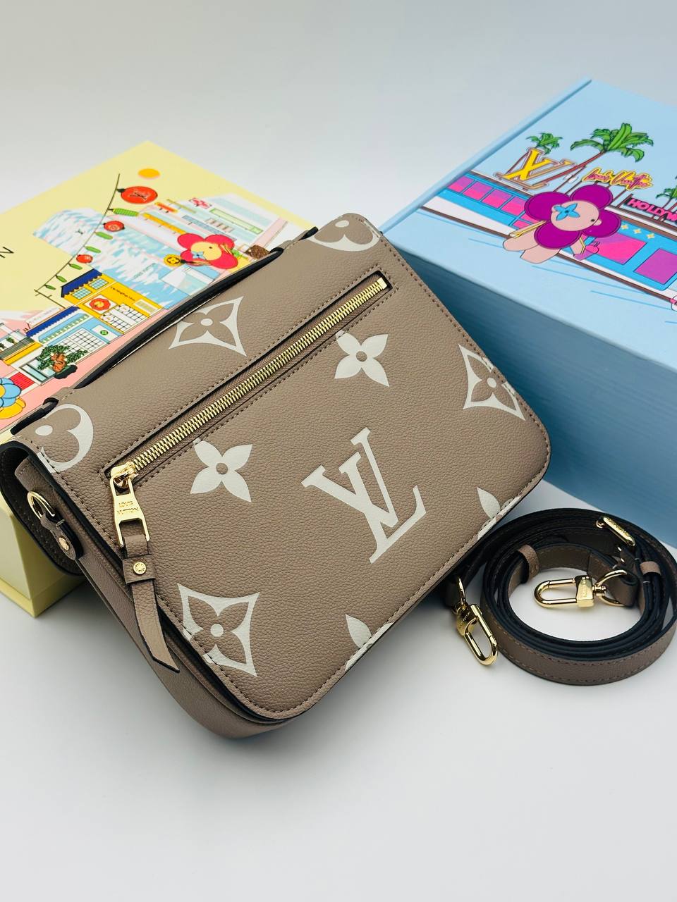 Клатч Louis Vuitton 3