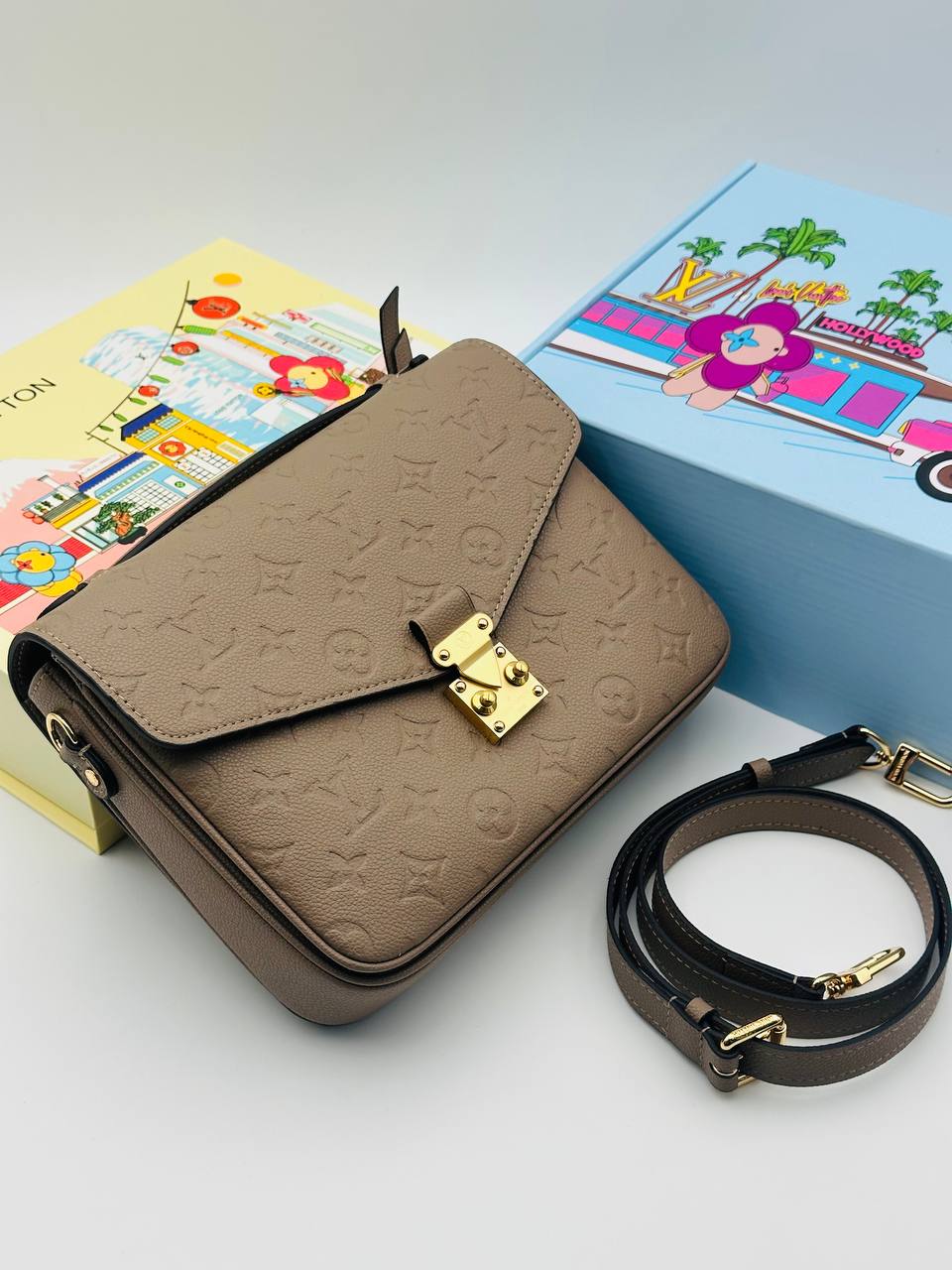 Клатч Louis Vuitton