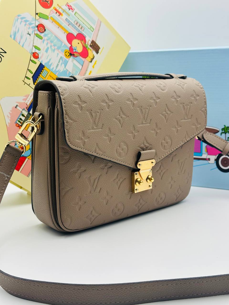 Клатч Louis Vuitton 2