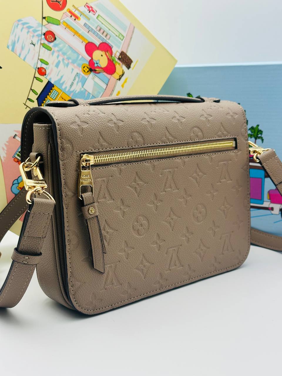 Клатч Louis Vuitton 3