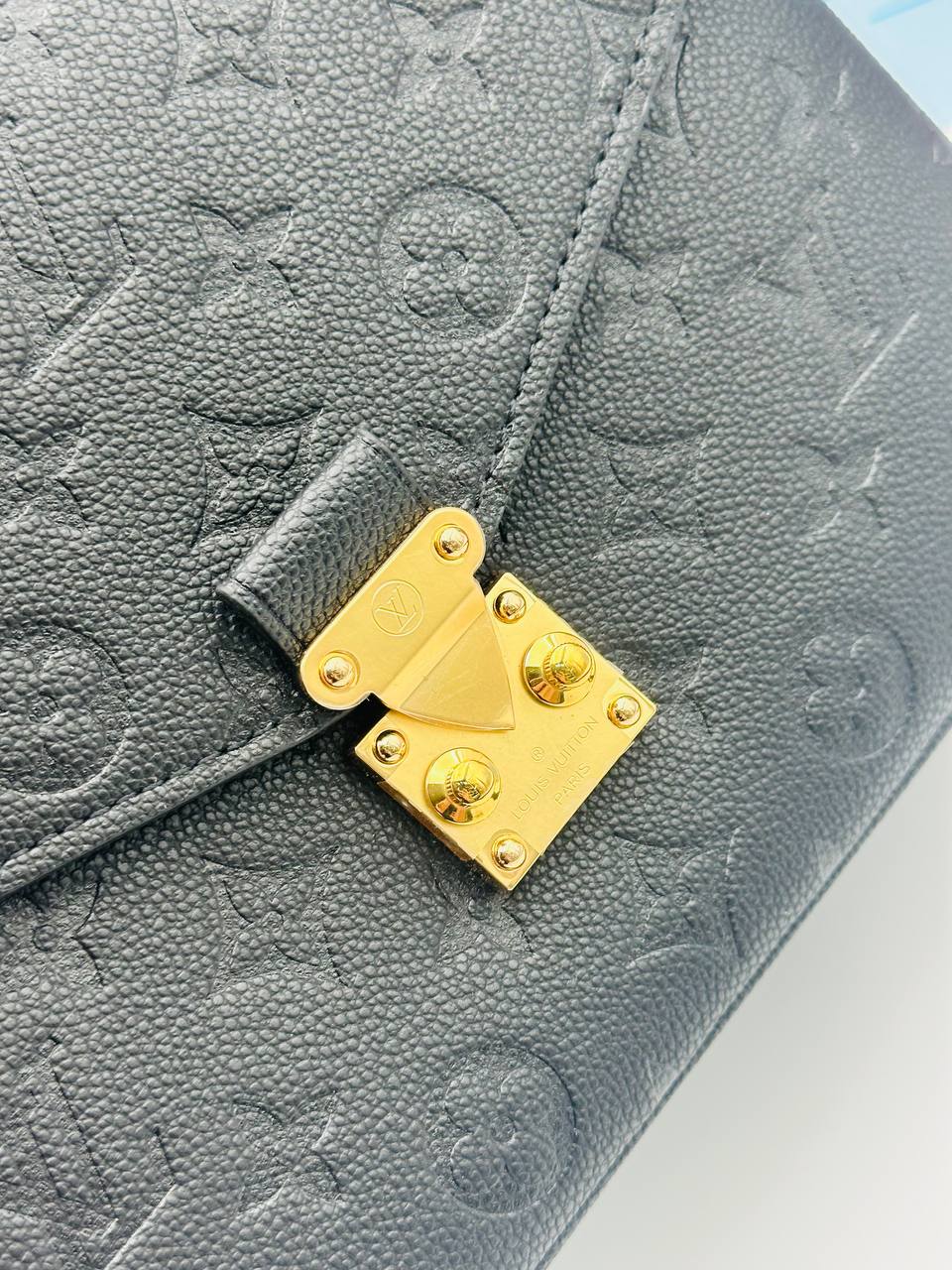 Клатч Louis Vuitton 5