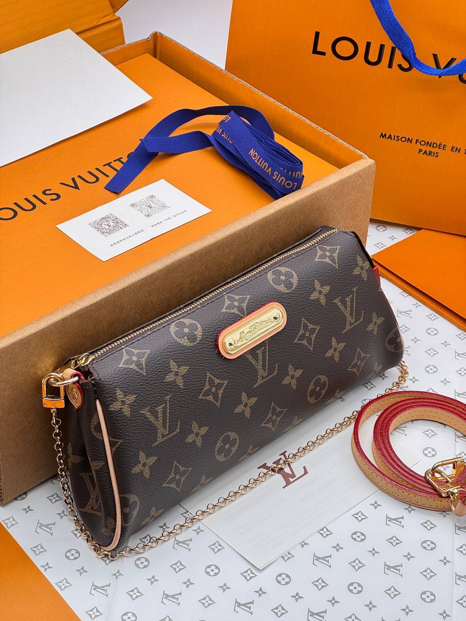 Клатч Louis Vuitton 1