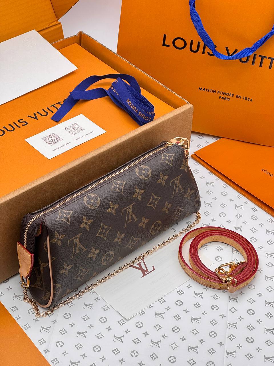 Клатч Louis Vuitton 2