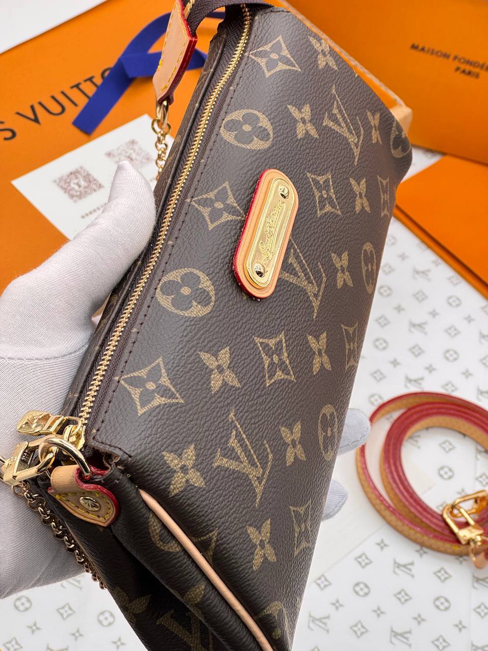 Клатч Louis Vuitton 3