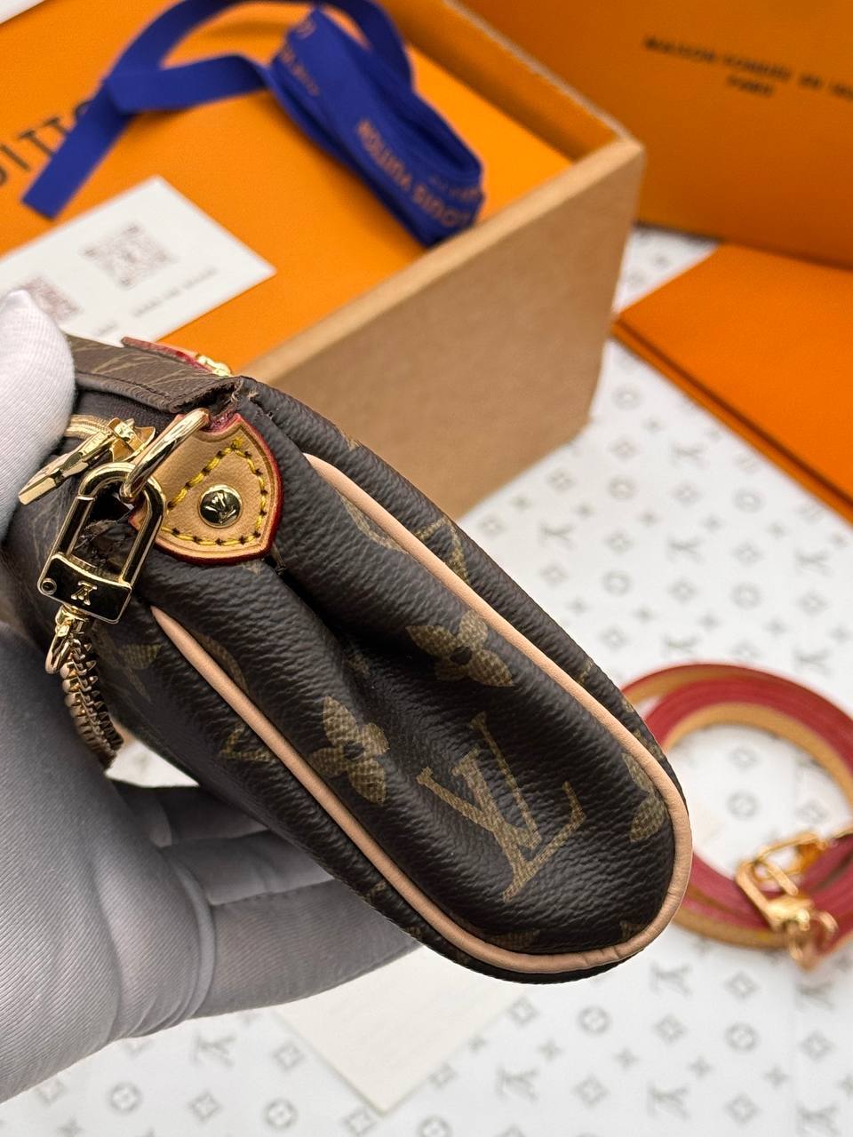 Клатч Louis Vuitton 5