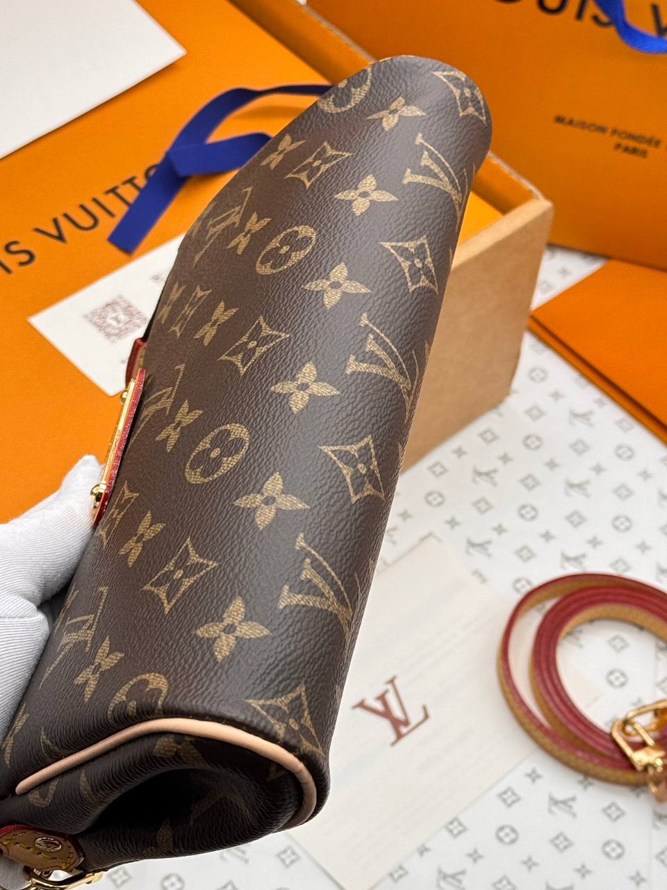 Клатч Louis Vuitton 7