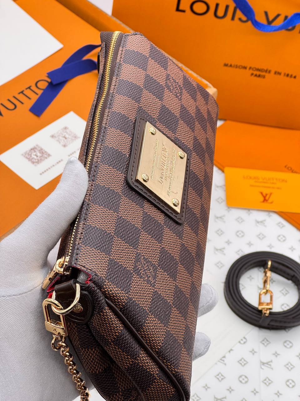 Клатч Louis Vuitton 3
