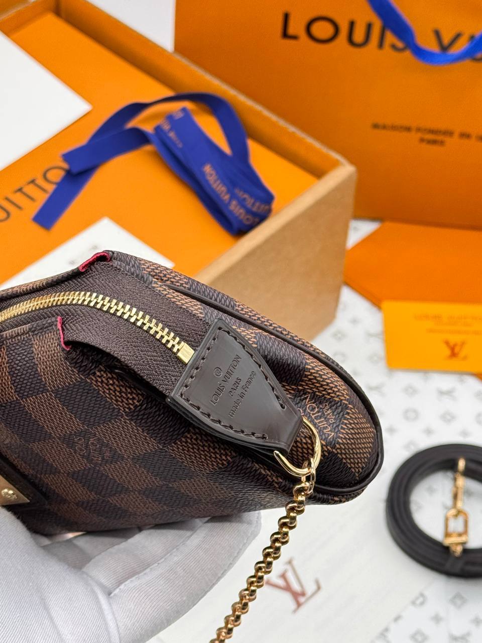 Клатч Louis Vuitton 5