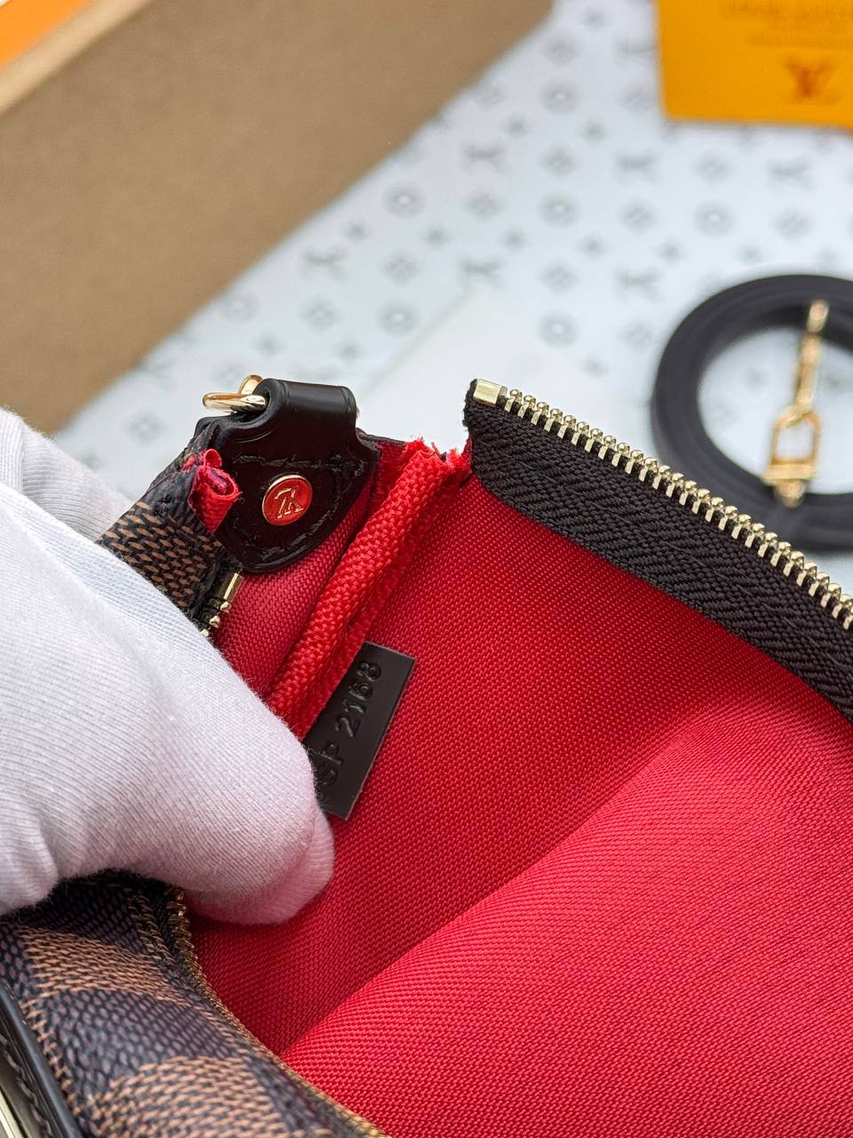 Клатч Louis Vuitton 9