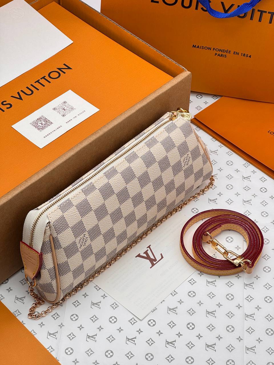 Клатч Louis Vuitton 2