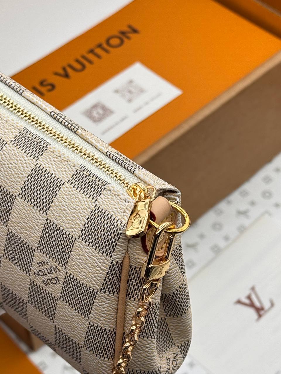Клатч Louis Vuitton 3