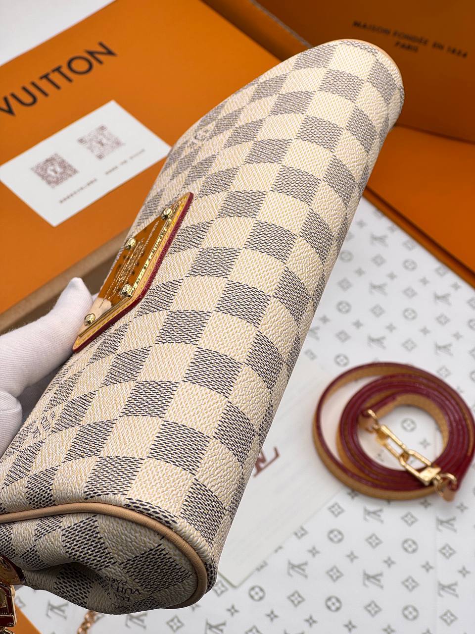 Клатч Louis Vuitton 7