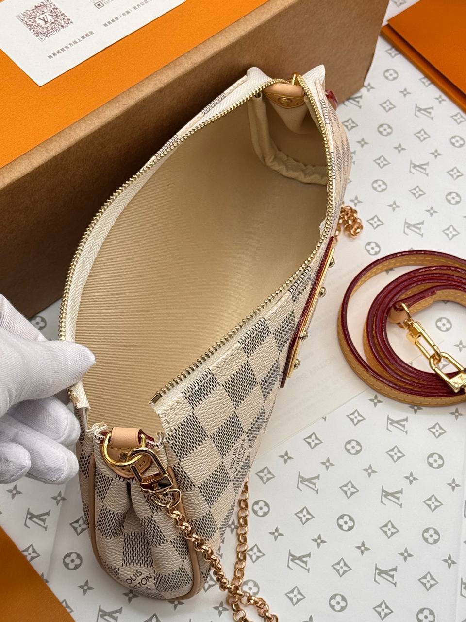Клатч Louis Vuitton 8