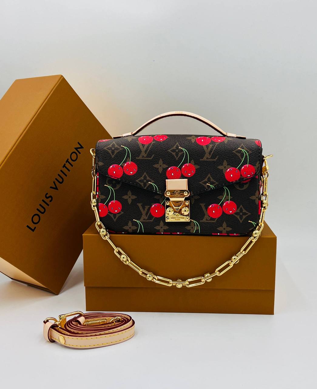 Клатч Louis Vuitton 3