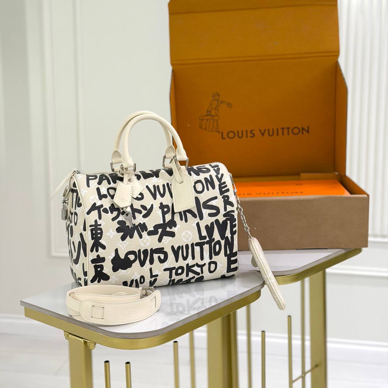 Сумка Louis Vuitton Speedy P9 Bandouliere 30 Scribble